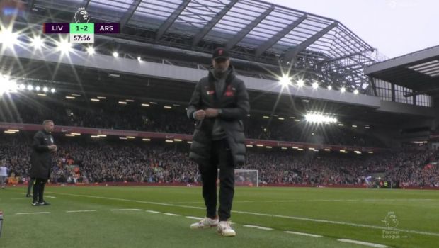 
	S-a bucurat înainte să realizeze că Mo Salah a ratat penalty-ul! Imaginile virale cu Jurgen Klopp din Liverpool - Arsenal
