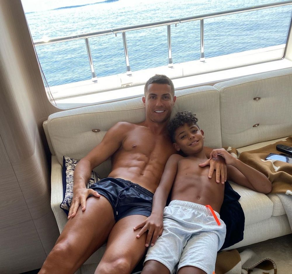 Georgina a postat fotografia de când ea și Ronaldo și-au luat un yacht de 6.2 milioane de euro și fanii au înnebunit! Cum au 'taxat-o'_4
