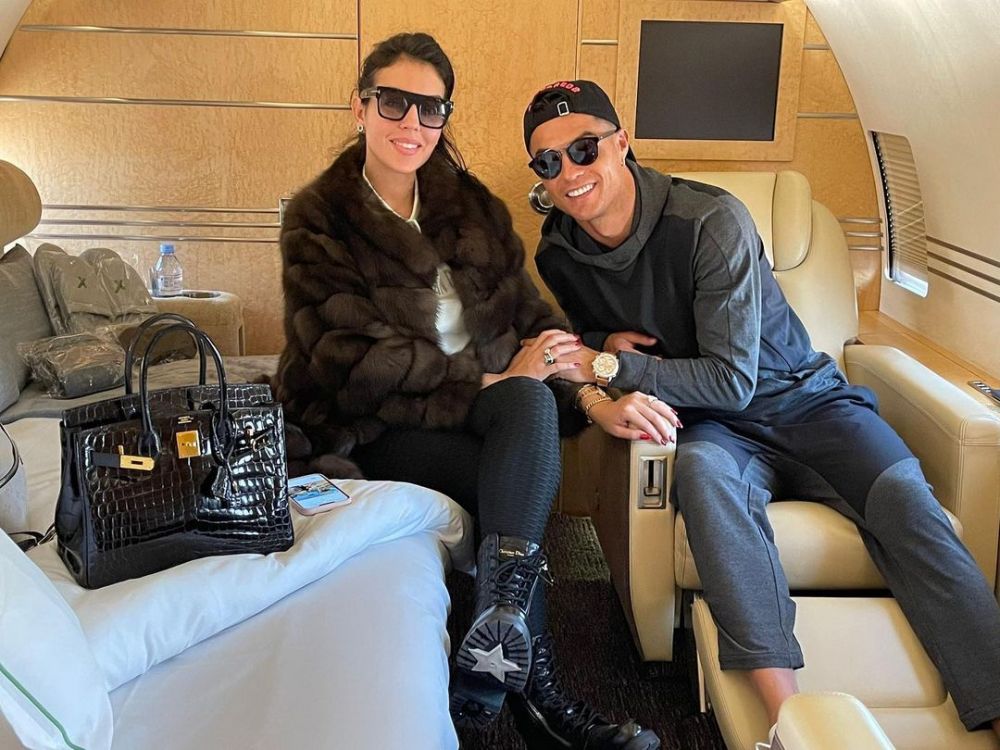Georgina a postat fotografia de când ea și Ronaldo și-au luat un yacht de 6.2 milioane de euro și fanii au înnebunit! Cum au 'taxat-o'_73