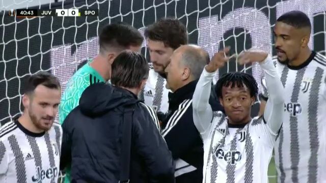 Panică la Juventus - Sporting. Lui Szczesny i s-a făcut rău și a părăsit terenul în lacrimi_2