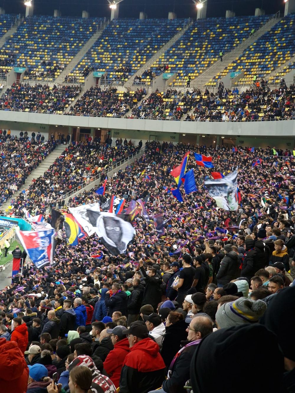 Banner exploziv îndreptat de fanii FCSB către CSA Steaua_6