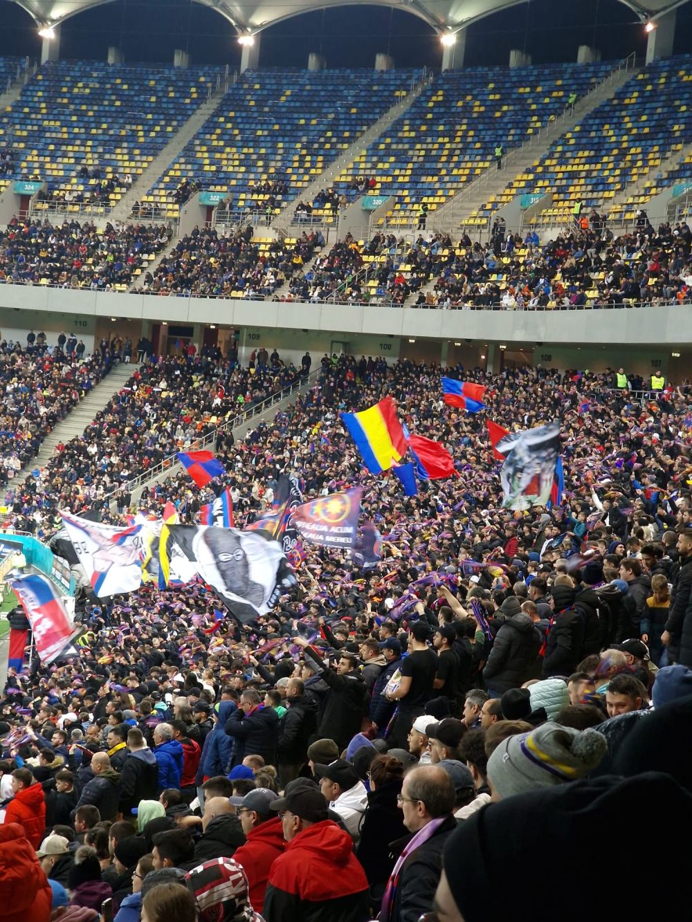 Banner exploziv îndreptat de fanii FCSB către CSA Steaua_7