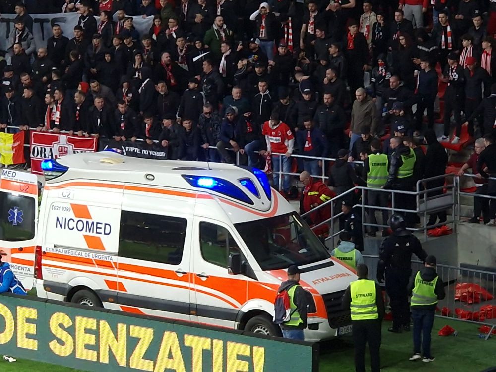 Panică în tribunele stadionului din Ghencea! Ambulanța, chemată să intervină de urgență_1