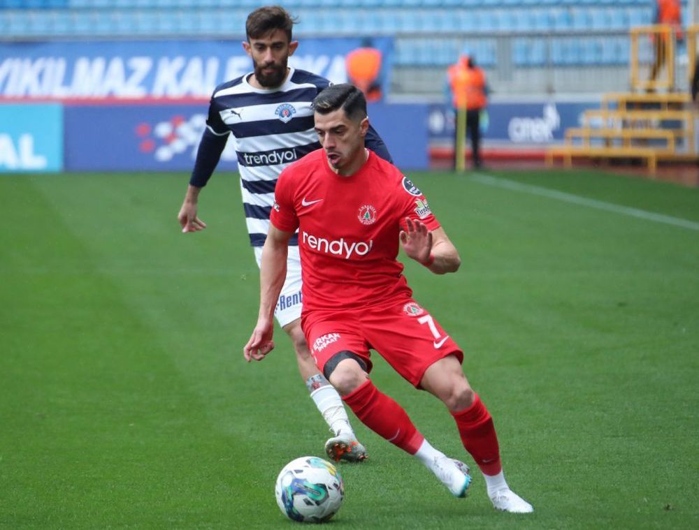 Umraniyespor, cu Valentin Gheorghe titular, e atât de slabă încât nu le-a depășit pe Gaziantep și Hatayspor, echipe retrase din campionat!_4
