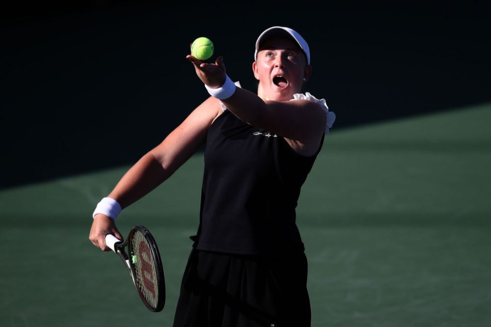 A distrus-o pe Emma Răducanu și-a zburat! Ce rezultat a făcut Jelena Ostapenko, în turul 2 la Stuttgart_2