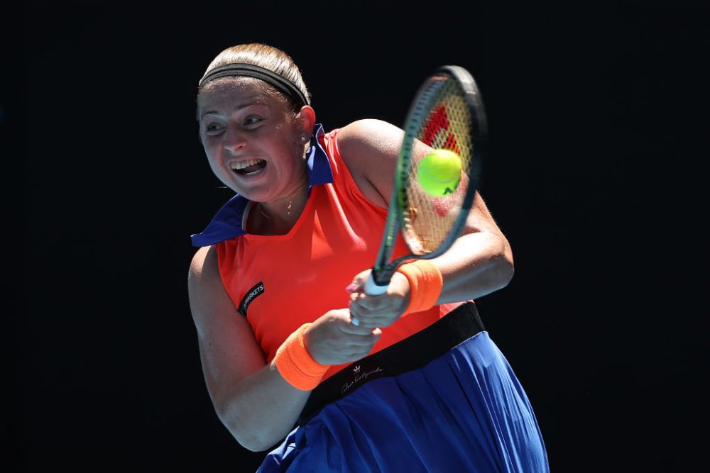 A distrus-o pe Emma Răducanu și-a zburat! Ce rezultat a făcut Jelena Ostapenko, în turul 2 la Stuttgart_16