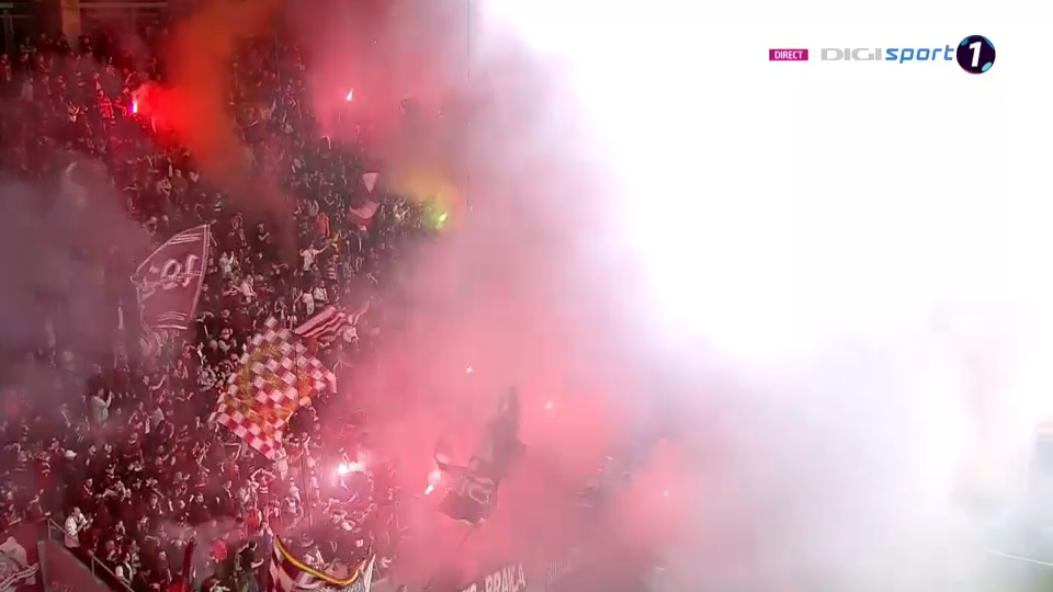 Spectacol pirotehnic spectaculos pe Giulești, înaintea fluierului de start! Rapid - FCSB a fost întârziat câteva minute_16