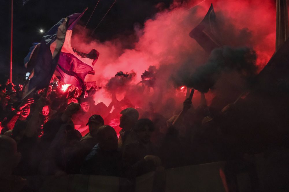 Sărbătoare la Napoli! Fanii au ieșit în stradă după victoria cu Juventus, chiar dacă echipa nu este matematic campioană_11