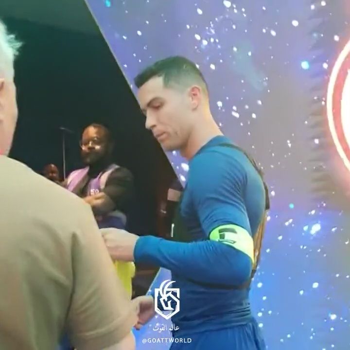 Cristiano Ronaldo i-a oferit tricoul său lui Marius Șumudică_2