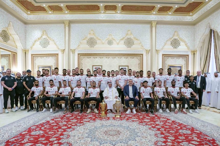 Olăroiu şi jucătorii săi, primiţi de șeic, după ce Al-Sharjah a câștigat Cupa Preşedintelui Emiratelor Arabe Unite_1