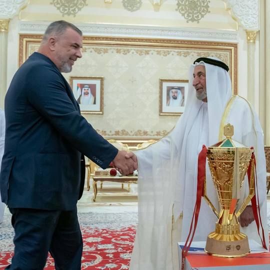 Olăroiu şi jucătorii săi, primiţi de șeic, după ce Al-Sharjah a câștigat Cupa Preşedintelui Emiratelor Arabe Unite_3