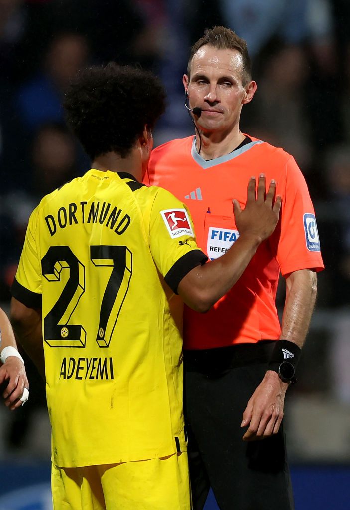 Arbitrul care și-a recunoscut greșeala din meciul lui Dortmund a ajuns sub protecția poliției. Detalii incredibile_6