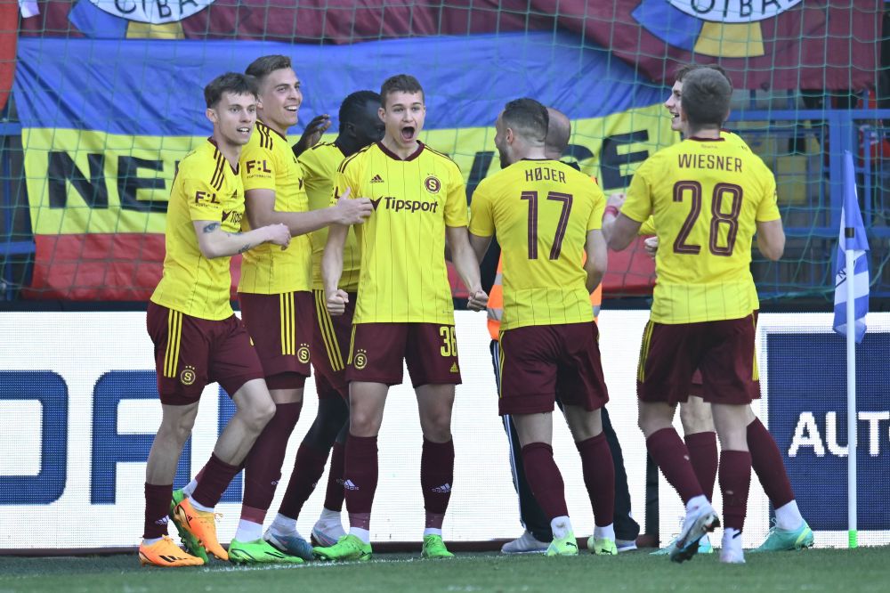 Echipa unui român a descoperit „magia” și e aproape de titlu: condusă în minutul 90, a bătut la două goluri diferență_5