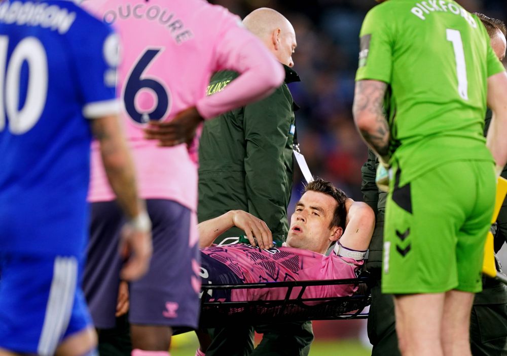 Accidentare horror a căpitanului lui Everton! Seamus Coleman, scos cu targa în meciul din Premier League cu Leicester_5