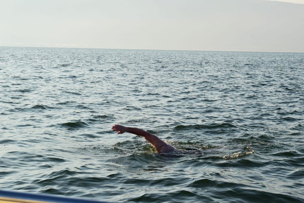 Avram Iancu a mai bifat o performanță! A traversat înot marea biblică despre care se spune că Iisus ar fi mers pe valurile sale_11