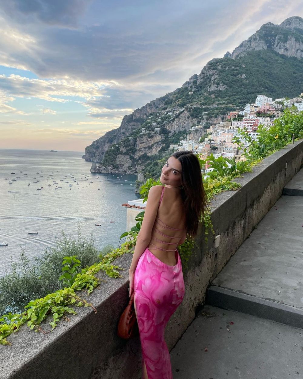 Emily Ratajkowski, talismanul lui Napoli?! Cum a apărut una dintre cele mai sexy femei din lume în urmă cu câteva zile _106