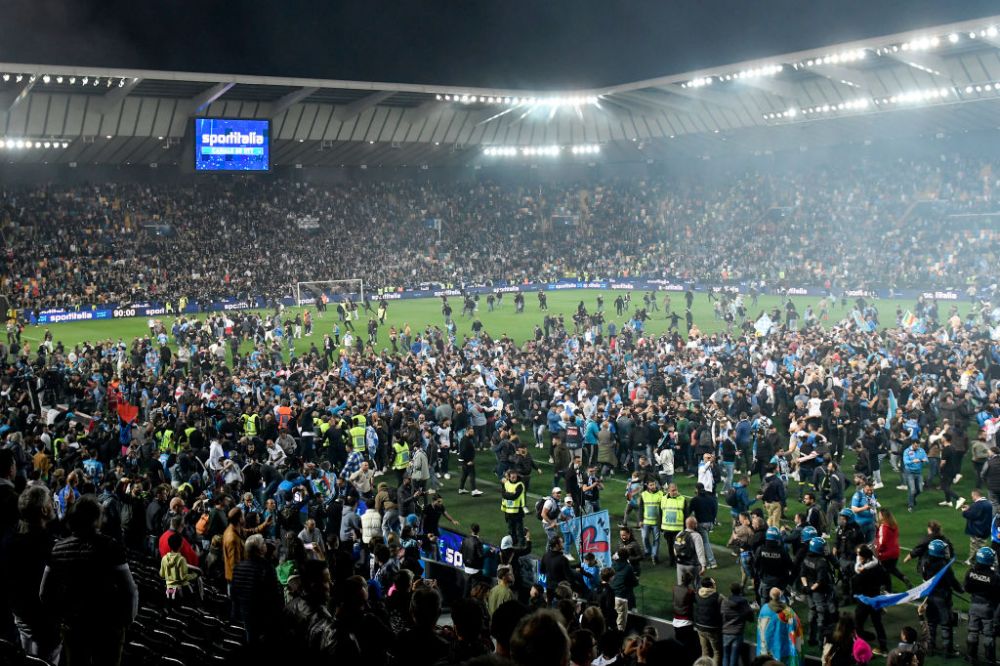 Fanii lui Napoli au început să vândă gazonul de pe Dacia Arena! Cât costă o brazdă de iarbă_5