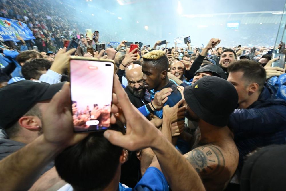 Fanii lui Napoli au început să vândă gazonul de pe Dacia Arena! Cât costă o brazdă de iarbă_11
