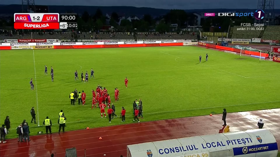 Final tensionat de meci la Pitești! Mircea Rednic a intenționat să scoată echipa de pe teren în meciul cu FC Argeș_7