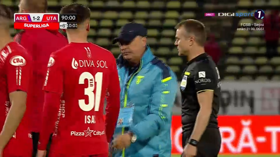 Final tensionat de meci la Pitești! Mircea Rednic a intenționat să scoată echipa de pe teren în meciul cu FC Argeș_8