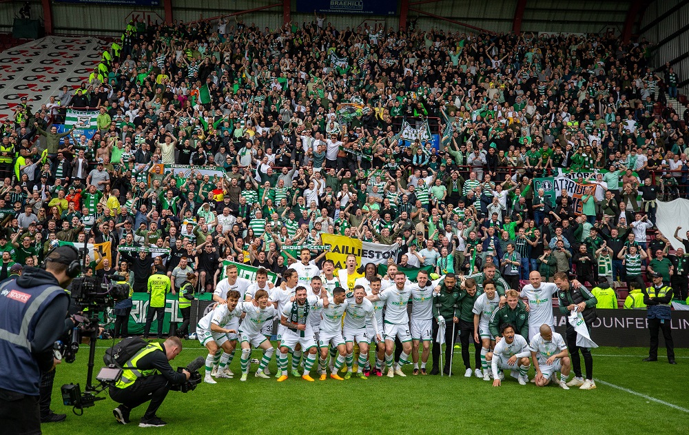 ”Back to Paradise”! Așa au fost primiți fotbaliștii lui Celtic după ce echipa a câștigat titlul de campioană cu numărul 53_10