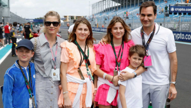 
	Imagini rare! Roger Federer a apărut alături de soție și copii la Grand Prix-ul din Miami
