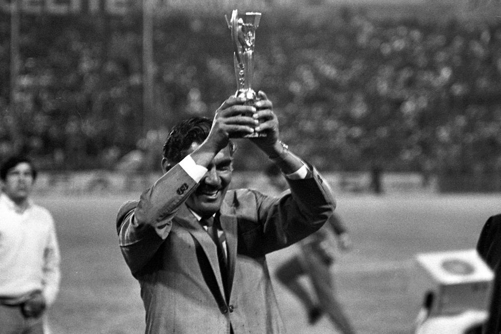 A murit legendarul Antonio Carbajal, primul fotbalist care a jucat la 5 Campionate Mondiale!_1