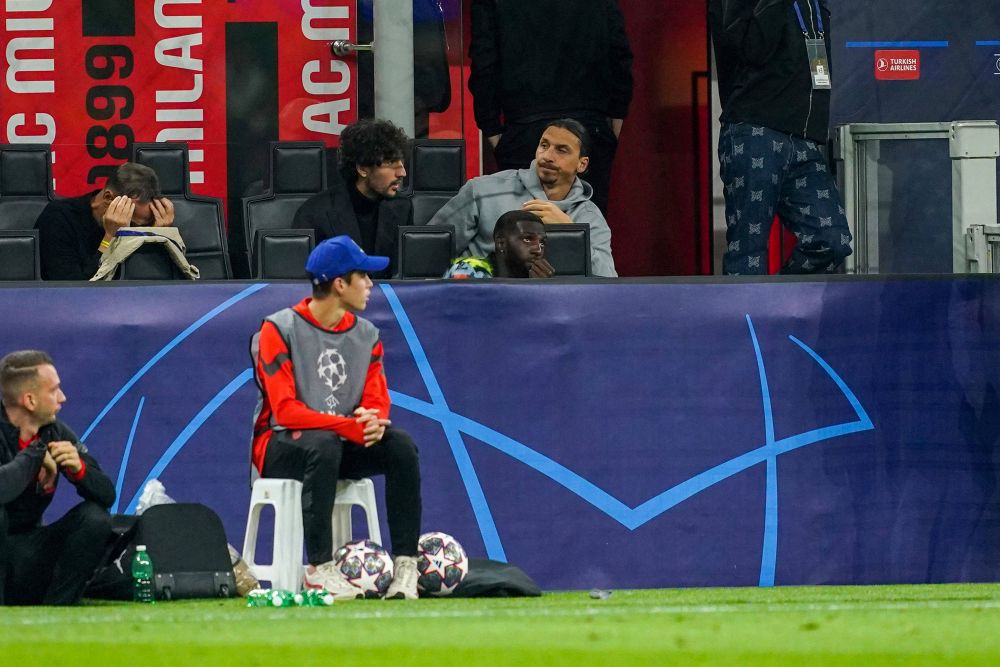 L-au supărat pe Zlatan! Cum a fost surprins Ibrahimovic în timpul meciului AC Milan - Inter 0-2_4