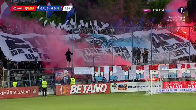Nebunie la Galați! Fanii au întreținut atmosfera la Oțelul - Dinamo: hârtie, materiale pirotehnice și artificii_25
