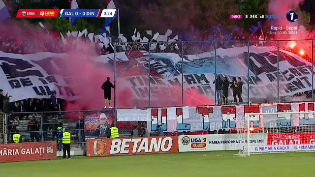 Nebunie la Galați! Fanii au întreținut atmosfera la Oțelul - Dinamo: hârtie, materiale pirotehnice și artificii_28