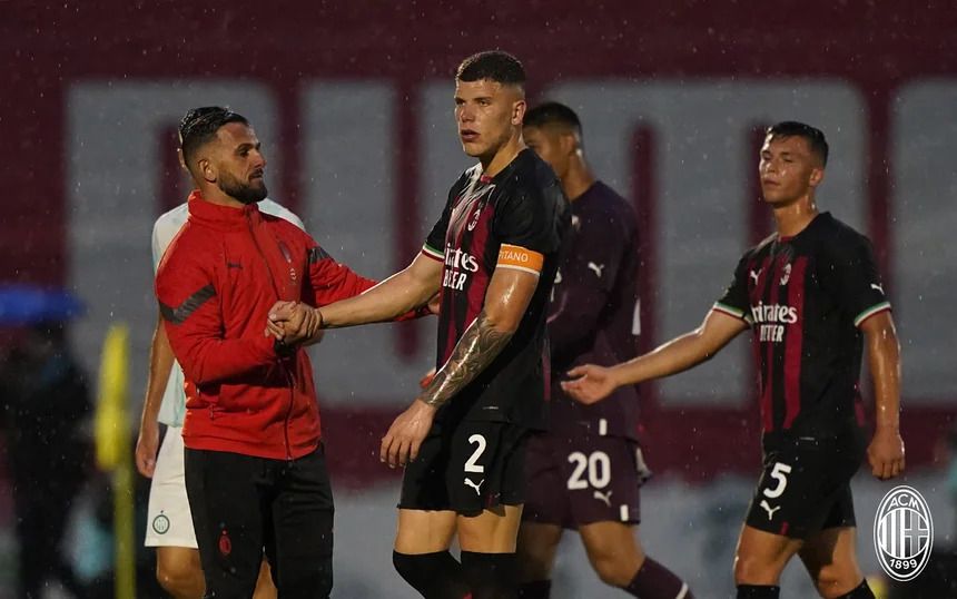 Fotbalistul român care a fost un dezastru în derby-ul Milan - Inter! ”A șutat direct în afara centrului sportiv”_7