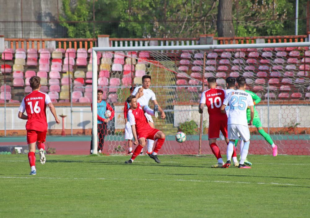 Dinamo, victorie la limită cu FCSB, în Ștefan cel Mare. Golul victoriei, marcat din lovitură liberă_32