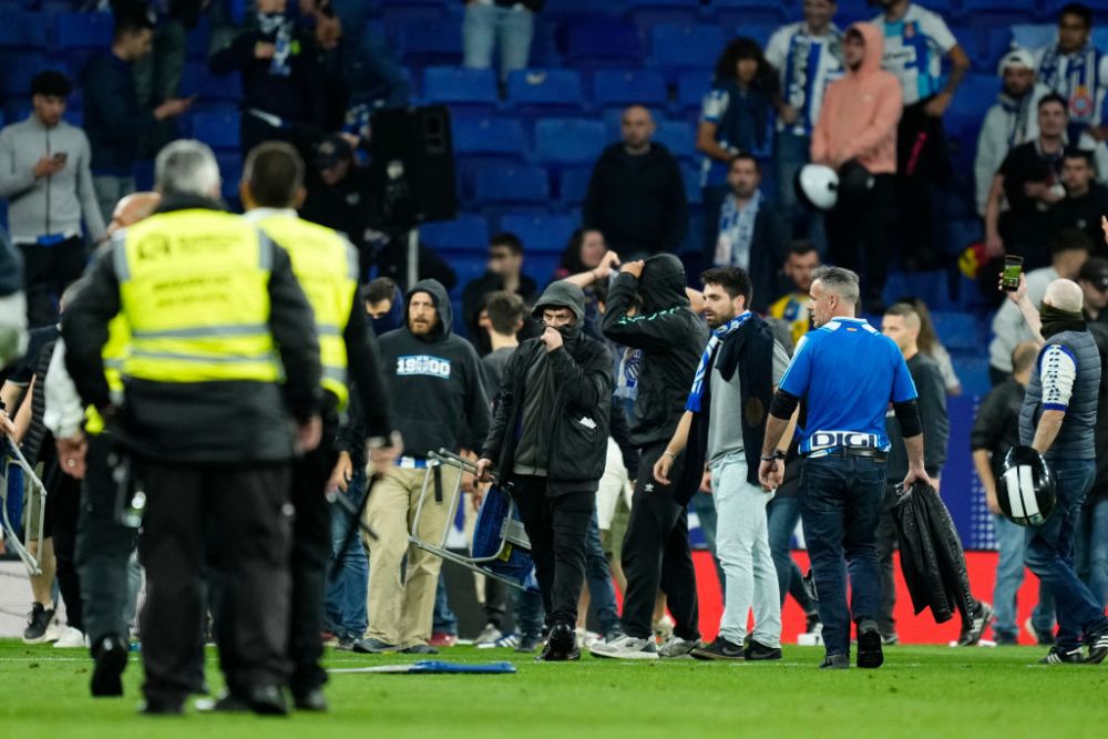 Incidentele de la Barcelona nu s-au încheiat pe teren! Busquets și Araujo s-au bătut cu fanii lui Espanyol și la vestiar_4