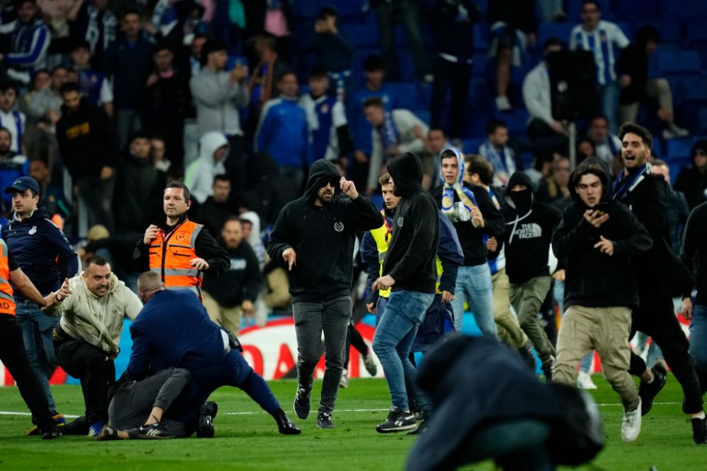 Incidentele de la Barcelona nu s-au încheiat pe teren! Busquets și Araujo s-au bătut cu fanii lui Espanyol și la vestiar_5
