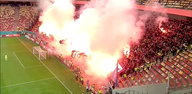 Arena Națională a fost în flăcări! Au zburat sute de torțe la Dinamo - CSA Steaua! Meciul a fost oprit _1