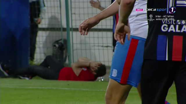 Nici la Neymar nu vezi așa ceva! Adi Mihalcea, eliminat după ce a simulat o lovitură în Buzău - Oțelul: „Ce teatru joacă, parcă a fost electrocutat”_19