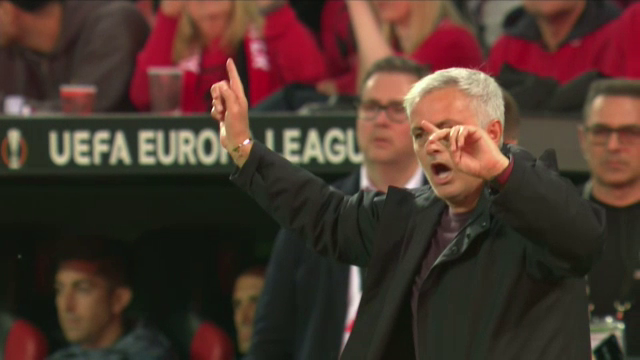 Nebunie la Leverkusen! Jose Mourinho i-a cerut arbitrului să oprească partida. Arde „BayArena”_1