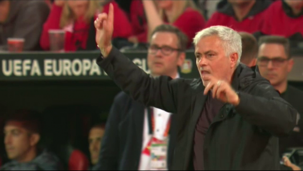 
	Nebunie la Leverkusen! Jose Mourinho i-a cerut arbitrului să oprească partida. Arde &bdquo;BayArena&rdquo;
