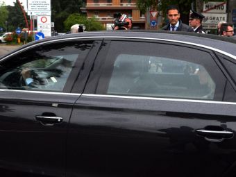 
	Silvio Berlusconi a părăsit spitalul San Rafaele într-un bolid cu geamuri fumurii. Cât a stat internat fostul patron al lui AC Milan
