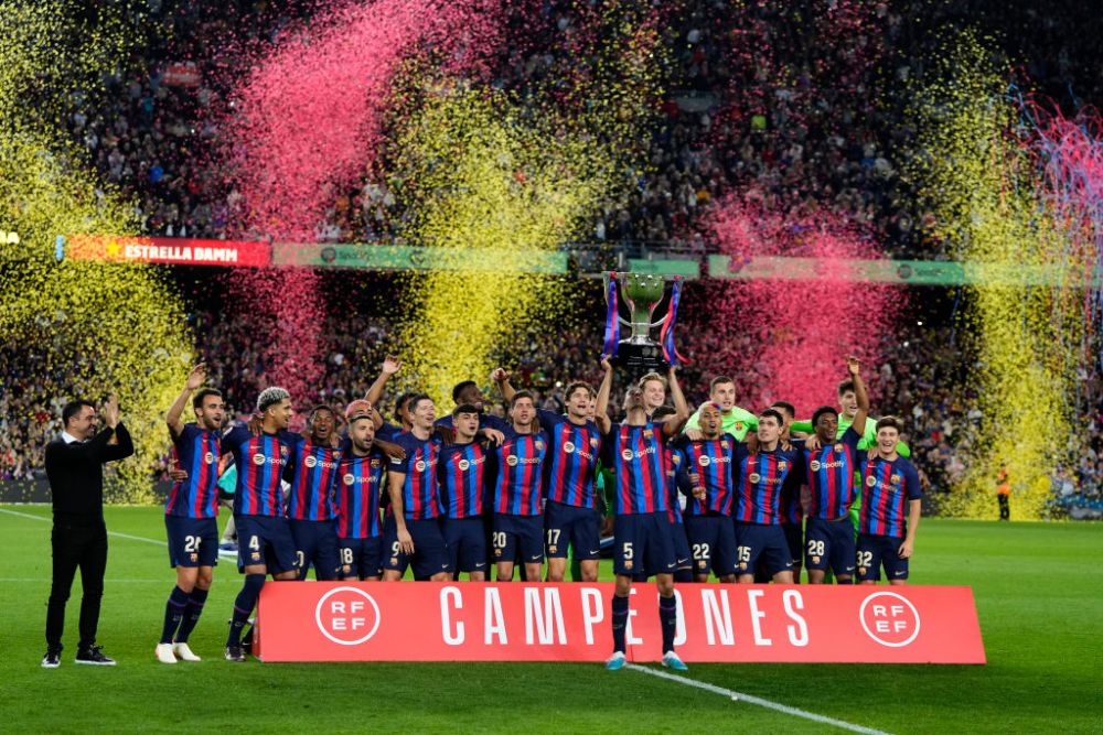 FC Barcelona a primit trofeul de campioană pe Camp Nou. Cele mai frumoase imagini de la sărbătoarea catalanilor_1