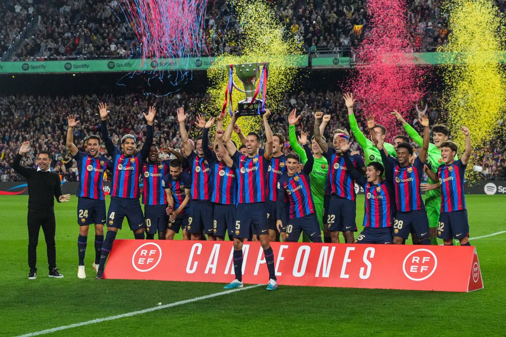 FC Barcelona a primit trofeul de campioană pe Camp Nou. Cele mai frumoase imagini de la sărbătoarea catalanilor_15
