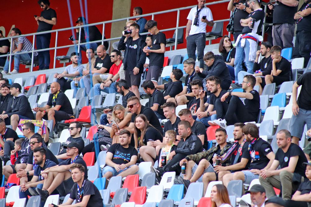 Fanii lui CSA Steaua au întors armele împotriva lui Florin Talpan! Mesajele Peluzei Sud + tribunele goale de pe Ghencea _18