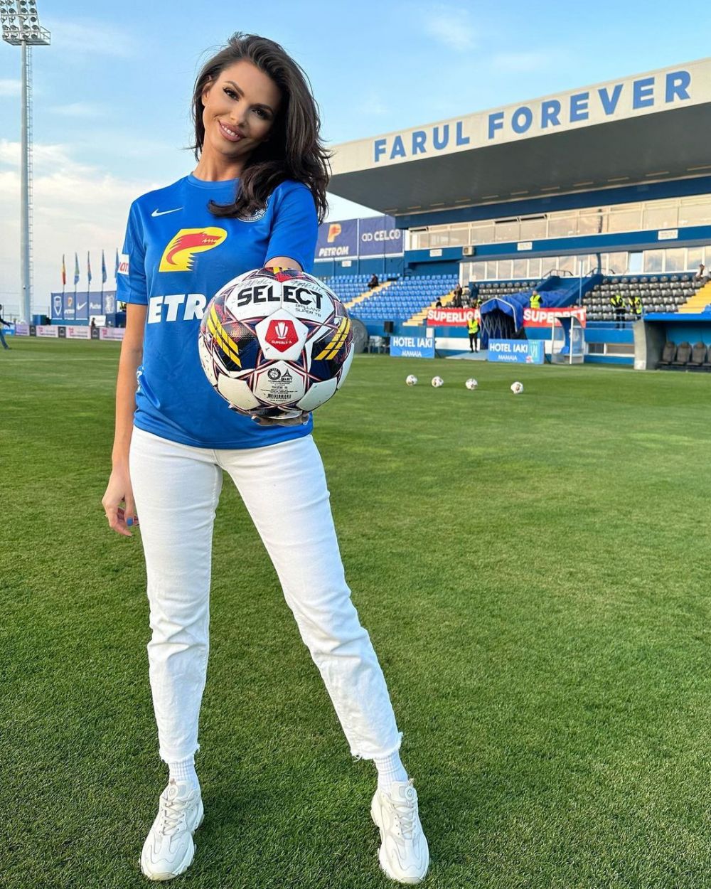 Promite să încingă atmosfera pe stadionul din Ovidiu! „Ivana Knoll de România” strigă mobilizarea înainte de Farul - FCSB_27