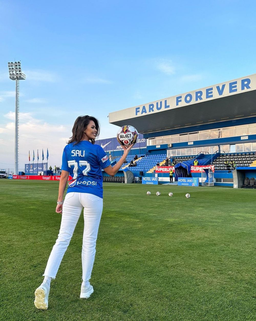 Promite să încingă atmosfera pe stadionul din Ovidiu! „Ivana Knoll de România” strigă mobilizarea înainte de Farul - FCSB_28