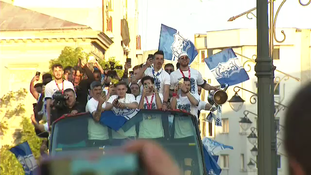 Așa arată bucuria! Mii de fani au sărbătorit titlul Farului: „Ne-am făcut damblaua, am bătut pe Steaua!” _3