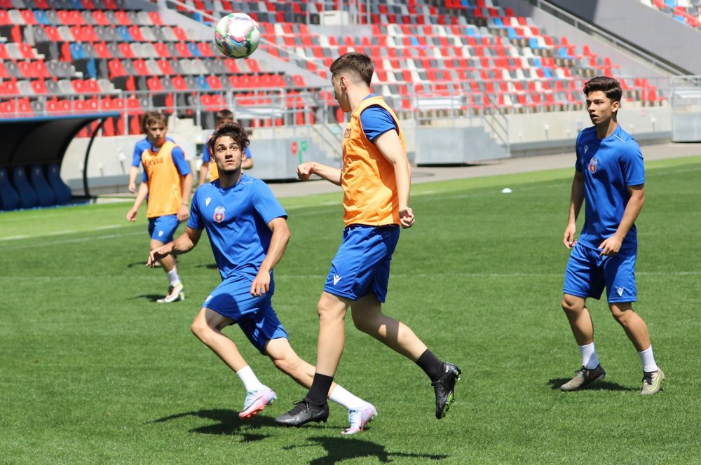 Steaua este peste FCSB! Echipa de fotbal din Ghencea care luptă pentru eventul campionat - cupă_1