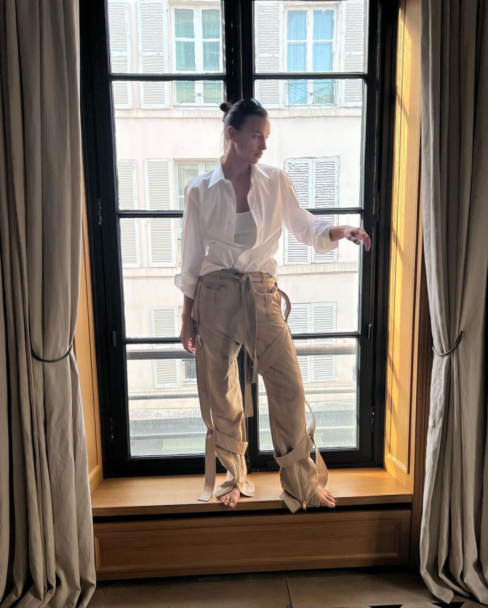 Și-a uitat hainele acasă?! Irina Shayk, aproape dezbrăcată pe covorul roșu la Cannes! Cum a apărut _123