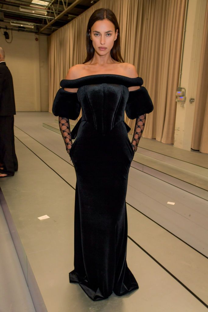 Și-a uitat hainele acasă?! Irina Shayk, aproape dezbrăcată pe covorul roșu la Cannes! Cum a apărut _127