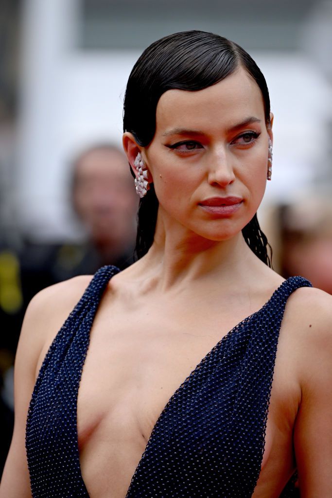 Și-a uitat hainele acasă?! Irina Shayk, aproape dezbrăcată pe covorul roșu la Cannes! Cum a apărut _15