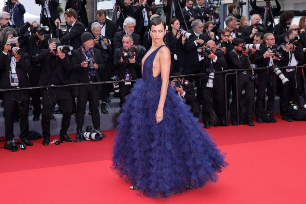 Și-a uitat hainele acasă?! Irina Shayk, aproape dezbrăcată pe covorul roșu la Cannes! Cum a apărut _18
